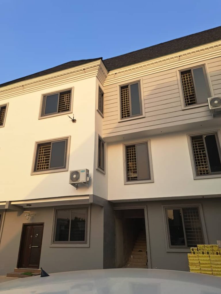 2 bedroom apartments comm 12 . Tema for rent 1