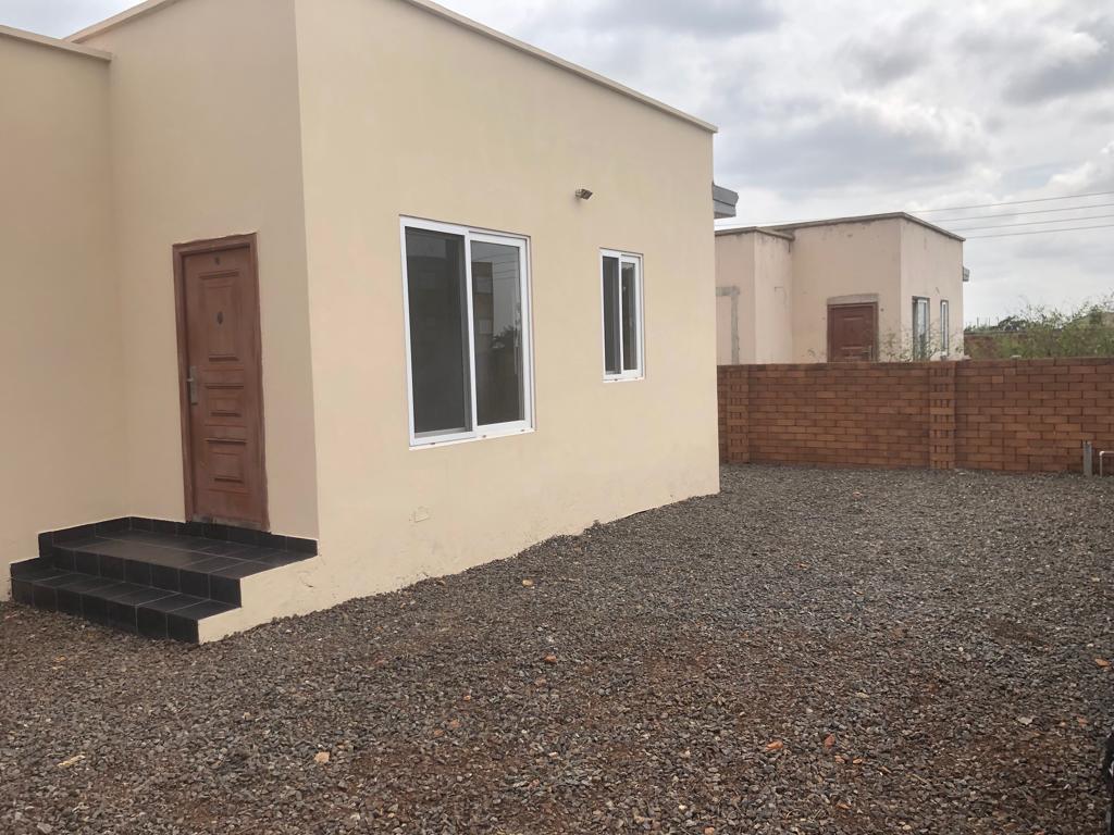2 bedroom apartments. Gated community. Tema 1
